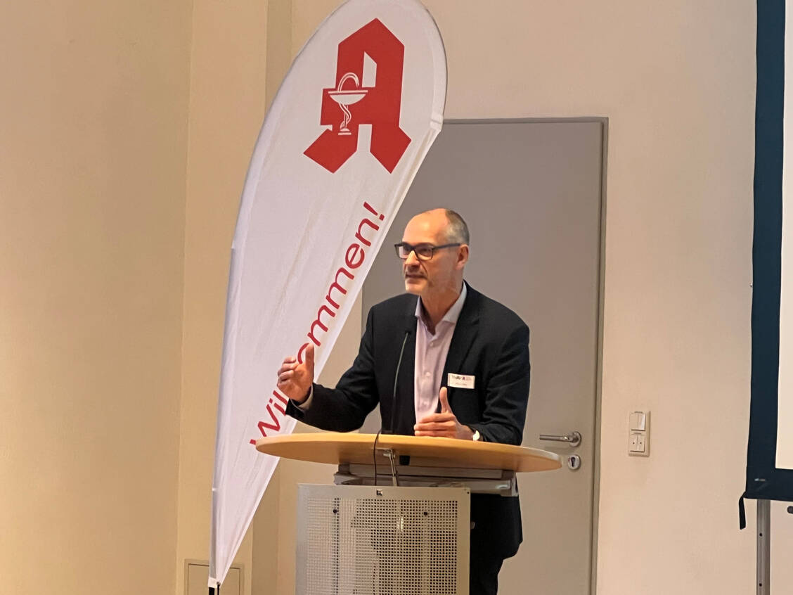 Stefan Fink, Vorsitzender des Thüringer Apothekerverbands, sprach bei der gestrigen Mitgliederversammlung von einer aktuellen politischen Ausgangslage, die Hoffnung gebe. / © PZ/Höhn