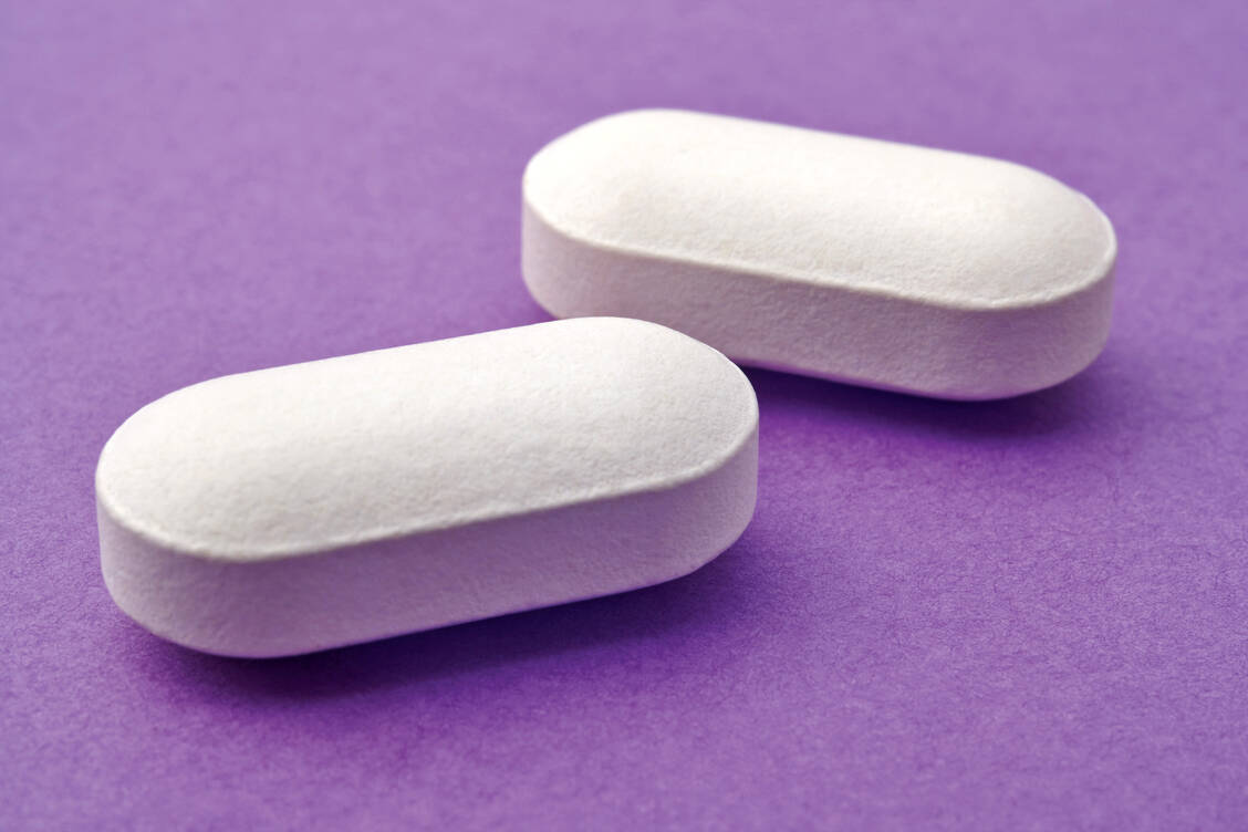 Ist das eine gegen das andere Antibiotikum austauschbar? Das sollten Apotheker und Arzt gemeinsam entscheiden. Dabei helfen die neuen Äquivalenzdosis-Tabellen der AMK. / Foto: Fotolia/h368k742