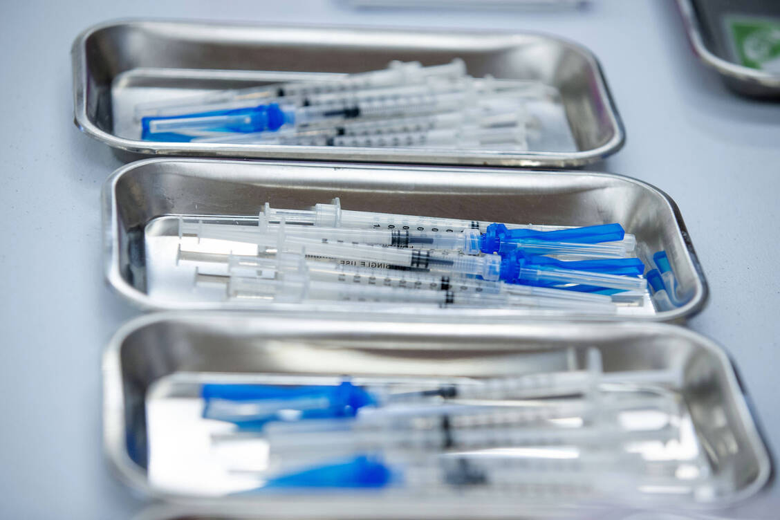 Für die EU soll es nochmal Nachschub mit Covid-19-Impfstoffen geben: 100 Millionen weitere Impfdosen von Comirnaty® möchten Biontech und Pfizer bis Ende des Jahres ausliefern. / Foto: Imago Images/ZUMA Wire