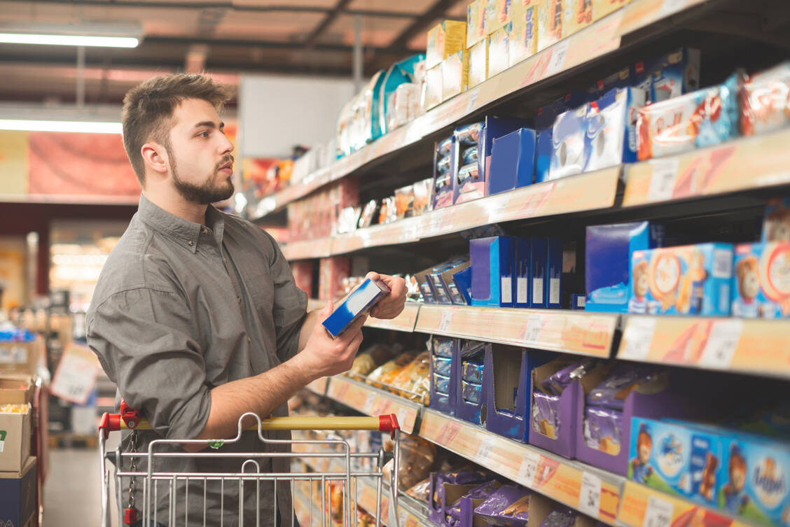 Menschen mit einer Erdnussallergie müssen die Zutatenliste ihrer Lebensmittel ganz genau kennen, denn schon geringe Mengen des Allergens können bei ihnen schwere Reaktionen auslösen. / Foto: Adobe Stock/bodnarphoto