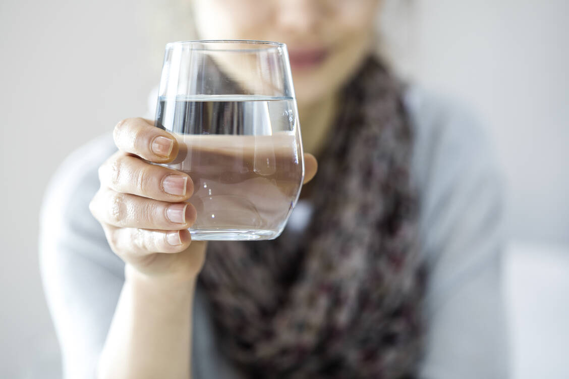 Guten Appetit: Beim alternierenden Fasten sind an Fastentagen nur kalorienfreie Getränke erlaubt. / Foto: Shutterstock/sebra