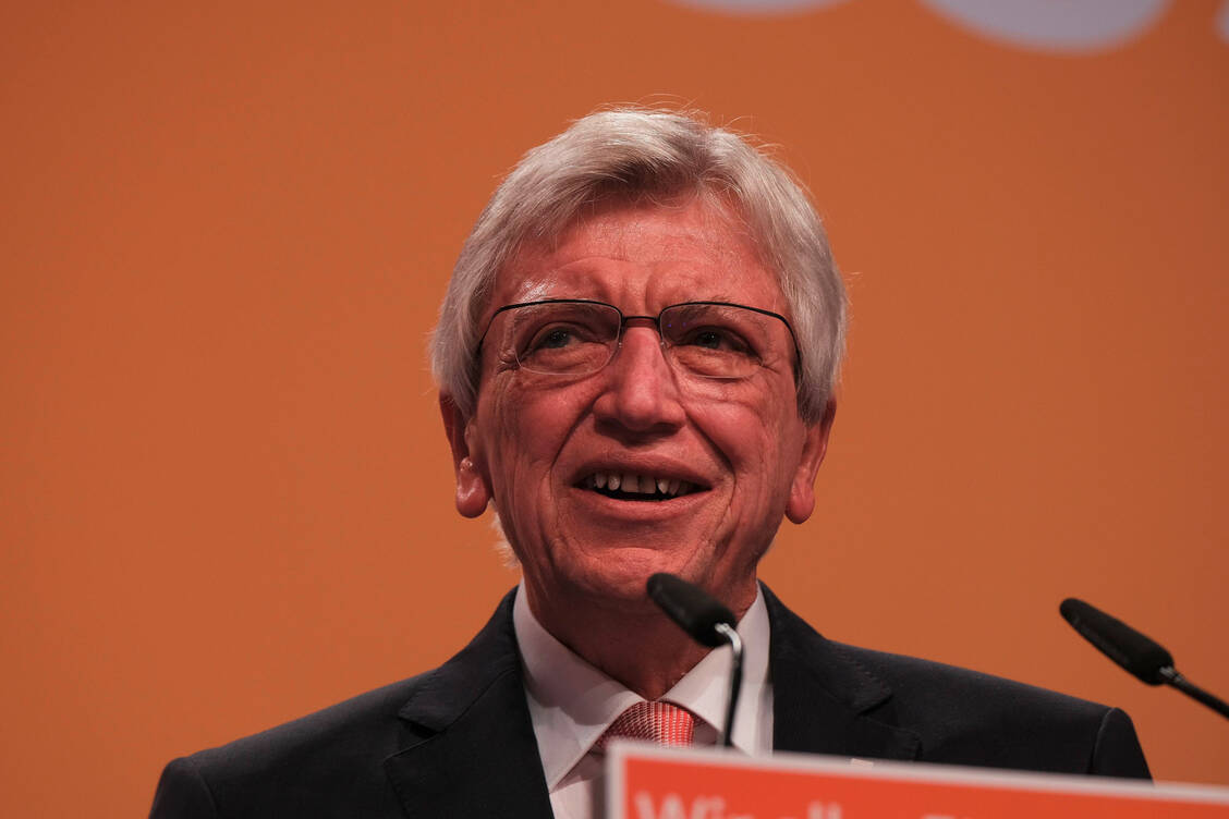 Hessens Ministerpräsident Volker Bouffier (CDU) hat sich per Video bei den Apothekern bedankt. / Foto: imago images/Hartenfelser