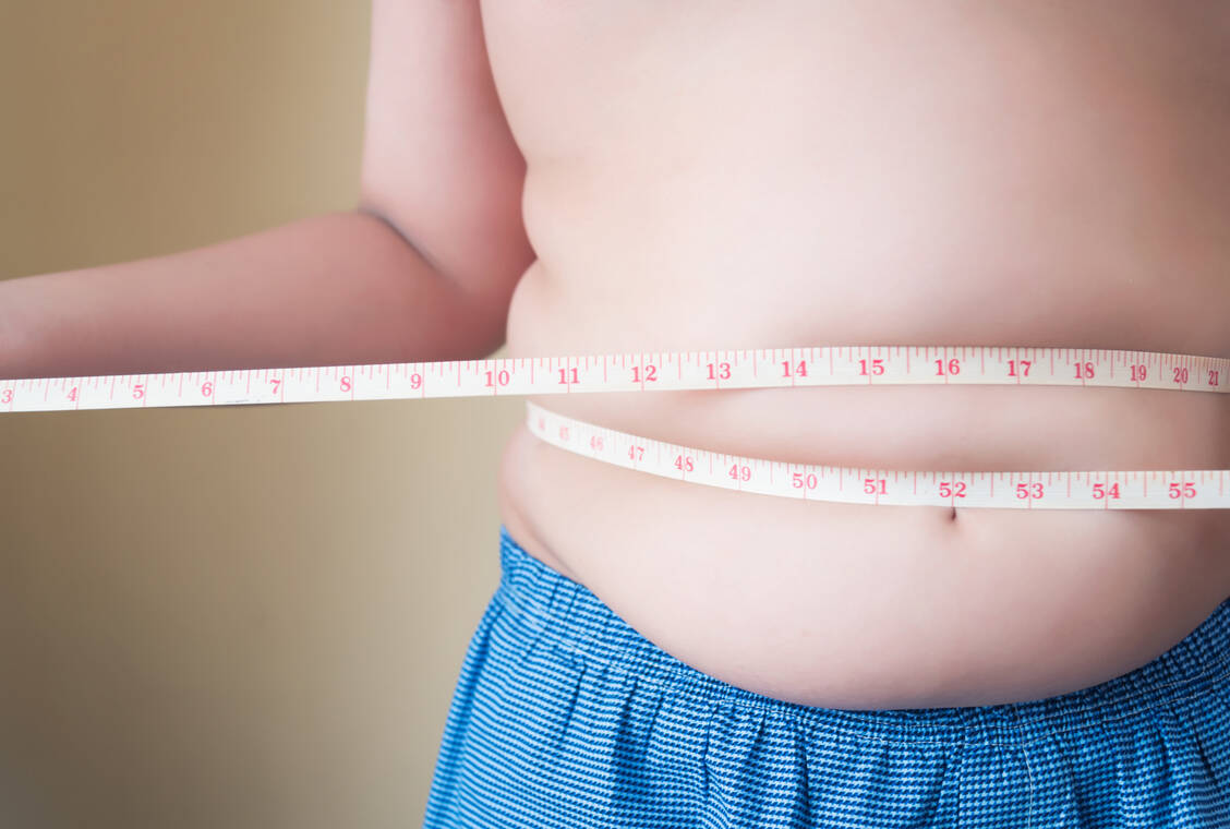 Zwischen 2011 und 2021 wuchs die Zahl der von Adipositas betroffenen 6- bis 18-Jährigen um 33,5 Prozent. / Foto: Getty Images/Chutima Sonma / EyeEm