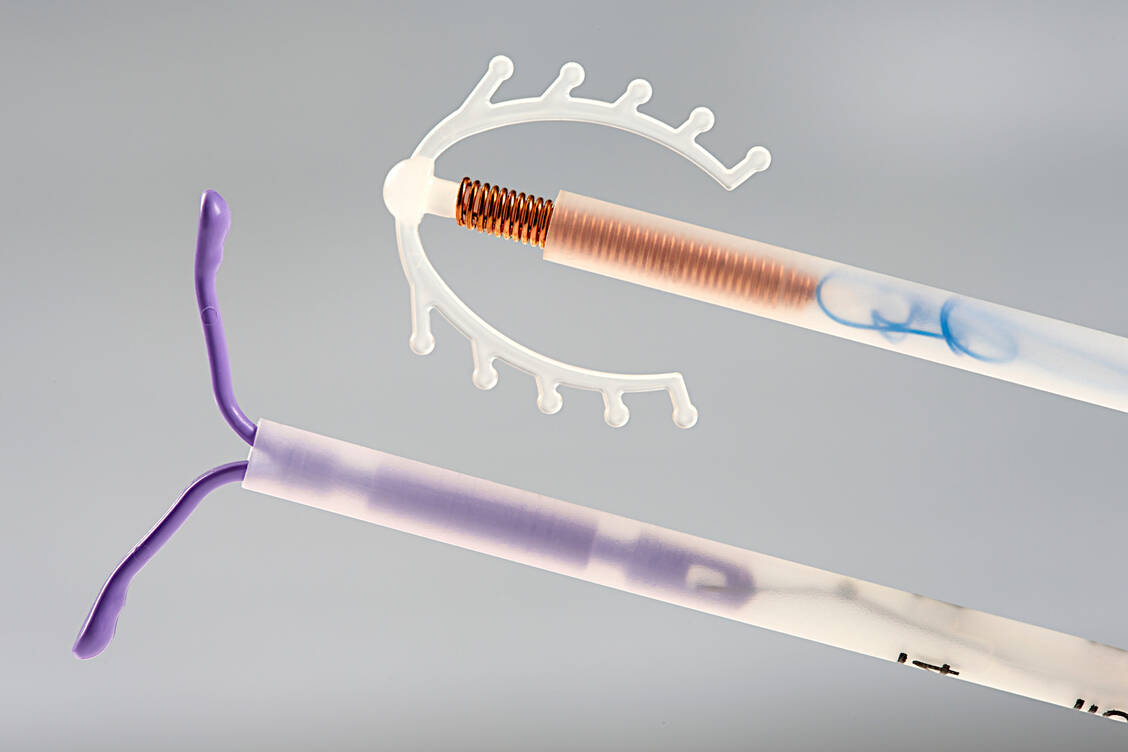Kupfer- und Hormonspirale weisen ähnlich niedrige Werte für den Pearl-Index auf wie die Antibaby-Pille.  / Foto: Adobe Stock/JPC-PROD