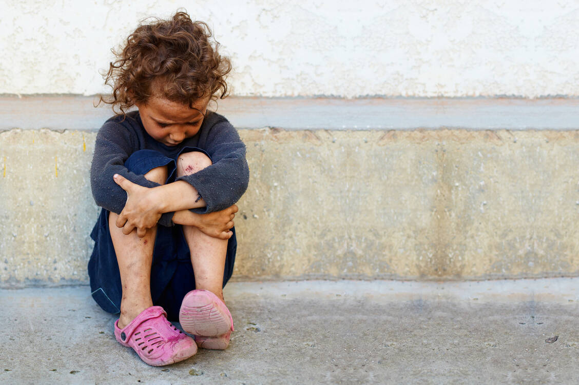 In Deutschland sind laut RKI-Experte Lampert etwa 2,5 Millionen Kinder von Armut betroffen.  / Foto: Fotolia/olesiabilkei