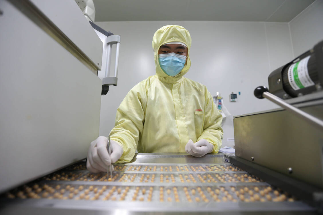Viele der in Deutschland eingesetzten Arzneimittel stammen aus China.   / © IMAGO/CFOTO