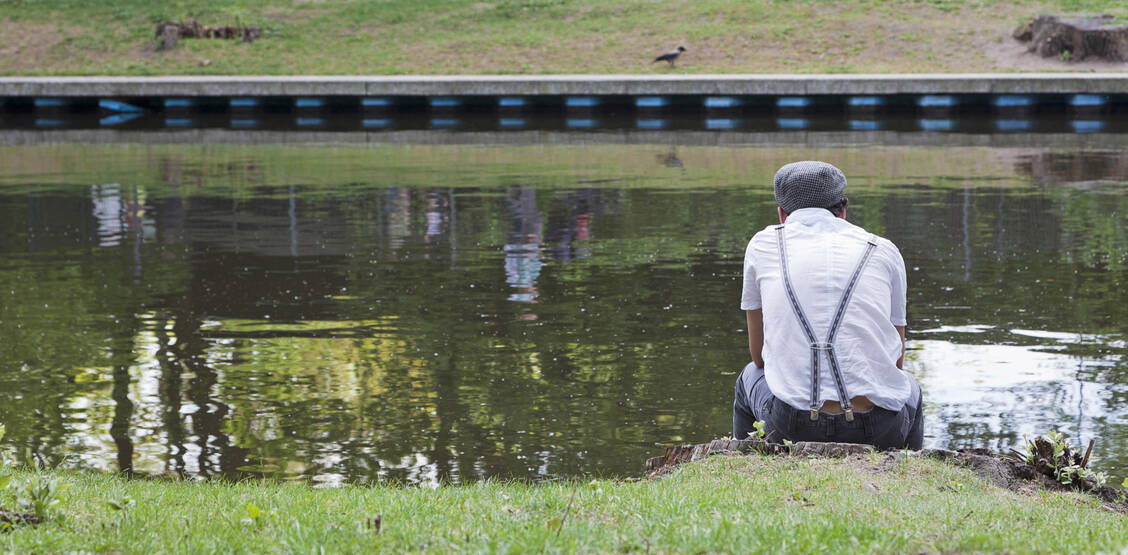 Wenn's mit dem Wasser nicht mehr so gut klappt, könnte die Prostata beteiligt sein. Bei Beschwerden durch eine Hyperplasie helfen Wirkstoffe wie Tamsulosin. / Foto: Imago/Chromorange