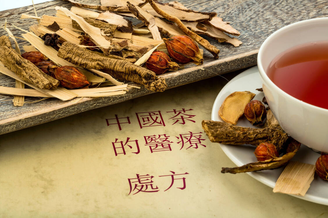 Präparate der Traditionellen Chinesischen Medizin (TCM) sind in der Regel komplex zusammengesetzt. Sie können relevante unerwünschte klinische Effekte auslösen. / Foto: Adobe Stock/Gina Sanders