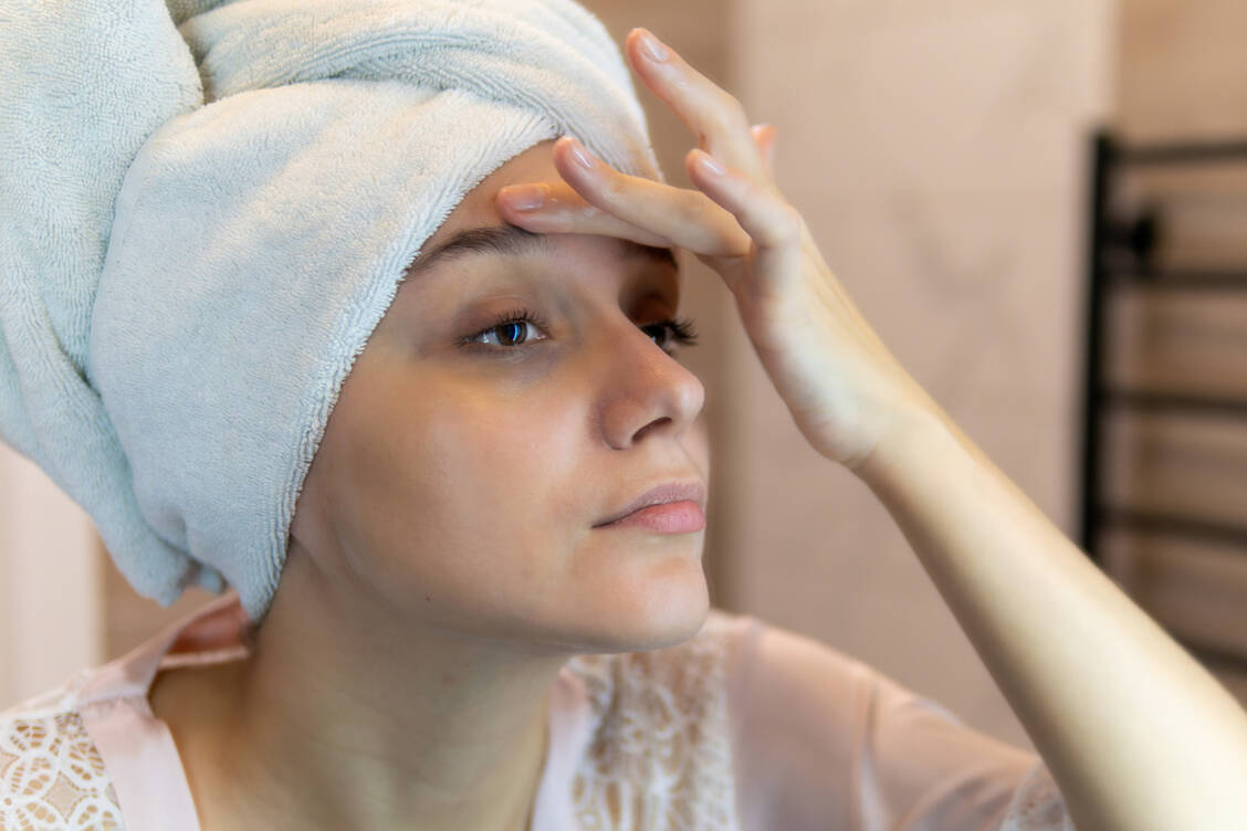 Augenringe ade: Influencer versprechen ein perfektes Hautbild durch einen ausreichend gefüllten Eisenspeicher. / © Shutterstock/Melnikov Dmitriy