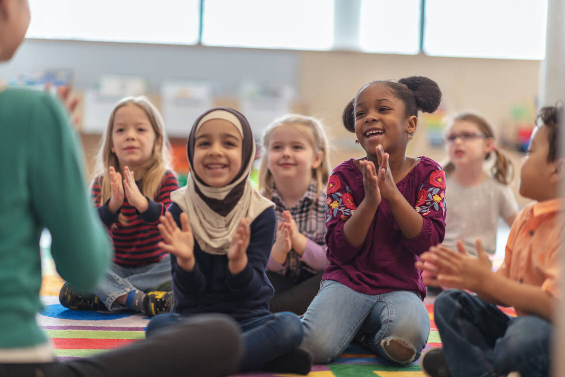Melodie, Harmonie und Rhythmus: Die drei Grundkomponenten von Musik lernen Kinder schon früh kennen. / Foto: Getty Images/FatCamera