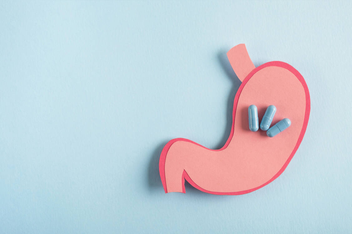 In etwa so groß wie normale Kapseln ist das VIBES-System – eine Kapsel, die im Magen vibriert und so ein Sättigungsgefühl auslösen soll. / Foto: Getty Images/Elena Nechaeva