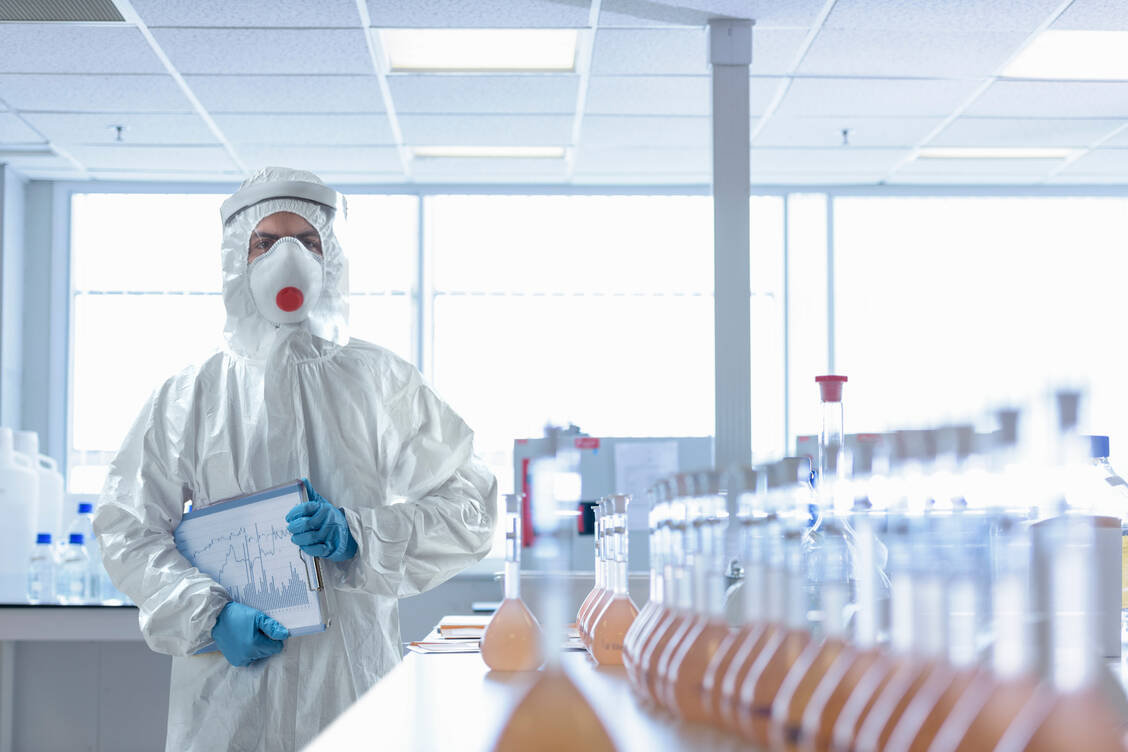 Der Grundlagenforschung mit unzähligen Versuchsreihen ist es zu verdanken, dass wir so viele  und so verschiedene Impfstoffe (bald) zur Verfügung haben. / Foto: Getty Images/Monty Rakusen