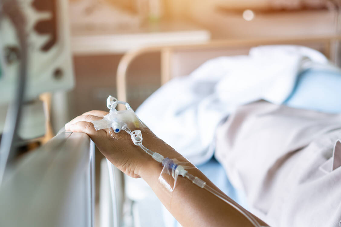 Die S3-Leitlinie »Empfehlungen zur stationären Therapie von Patienten mit Covid-19« wurde Anfang Oktober aktualisiert. / Foto: Adobe Stock/smolaw11