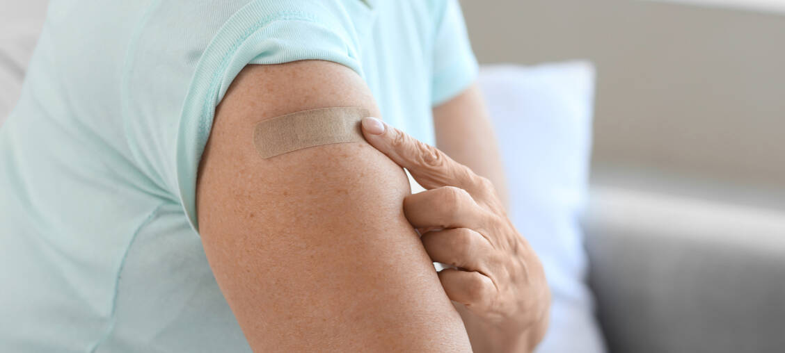 Die Grippeimpfung kann Krankheitsfälle verhindern und den Verlauf einer Influenza abmildern. Dennoch waren in der letzten Grippesaison nur 34,5 Prozent der über 60-Jährigen geimpft. / © shutterstock/Pixel-Shot