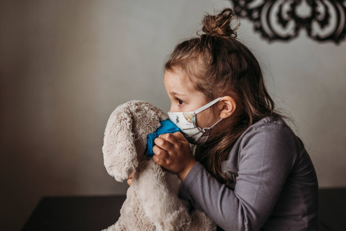 Bei den Zwei- bis Vierjährigen fiel die Immunantwort nach zwei Dosen Comirnaty à 3 µg nicht so stark aus wie erhofft. Daher wird nun direkt eine Grundimmunisierung mit drei Dosen getestet. / Foto: Getty Images/Cavan Images
