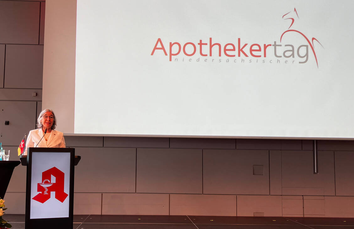 Gabriele Regina Overwiening, ABDA-Präsidentin, beim 11. Niedersächsischen Apothekertag in Osnabrück. / Foto: PZ/Daniela Hüttemann