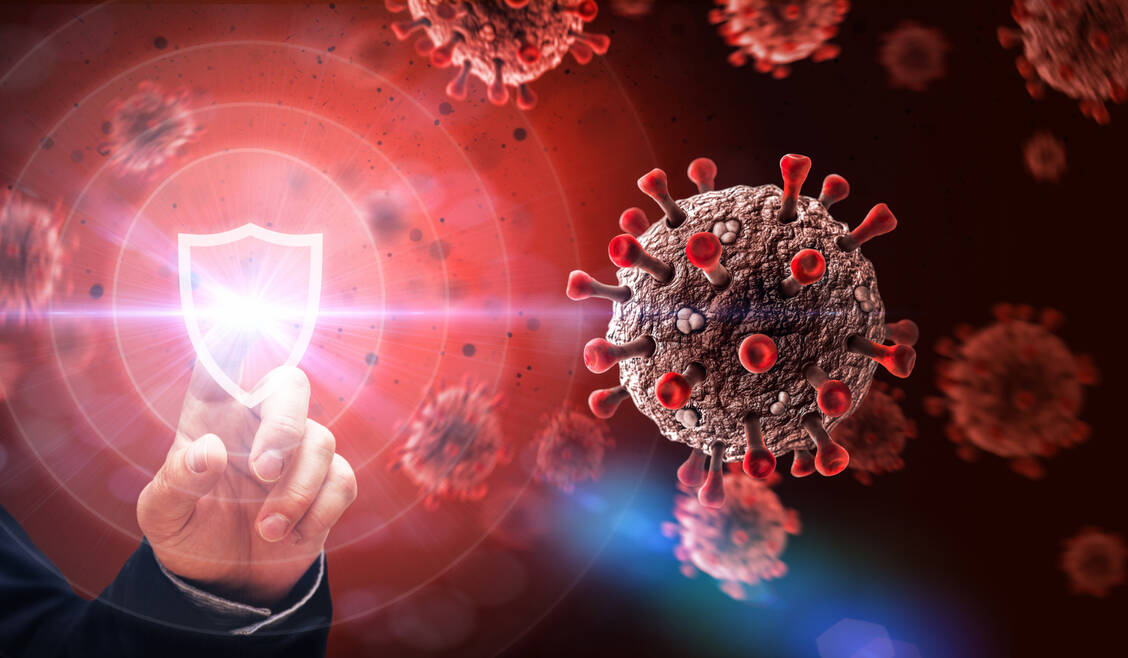 Mutiert das Virus, sind Durchbruchinfektionen möglich. Ganz wehrlos ist das geimpfte oder bereits genesende Immunsystem dann jedoch nicht. / Foto: Getty Images/loops7