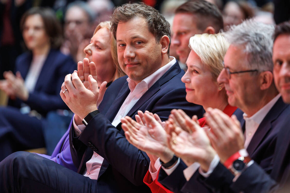 SPD-Chef Lars Klingbeil bei der SPD-Vorstandsklausur in Berlin.  / © IMAGO/Andreas Gora