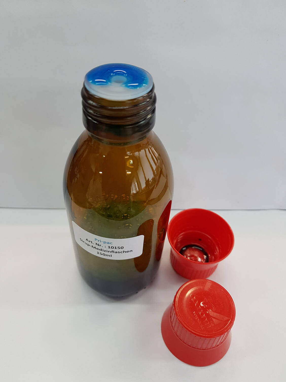 Abbildung 3: Ungeeignetes Verschlusssystem ohne Dichteinlage, Austritt der Prüflösung sichtbar. / Foto: ZL, DAC/NRF