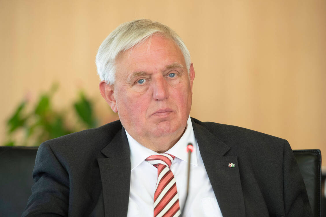 Auf Initiative von Gesundheitsminister Karl-Josef Laumann (CDU) habe es ein Gespräch mit Obleuten des Gesundheitsausschusses im Landtag gegeben. / Foto: IMAGO/Sven Simon