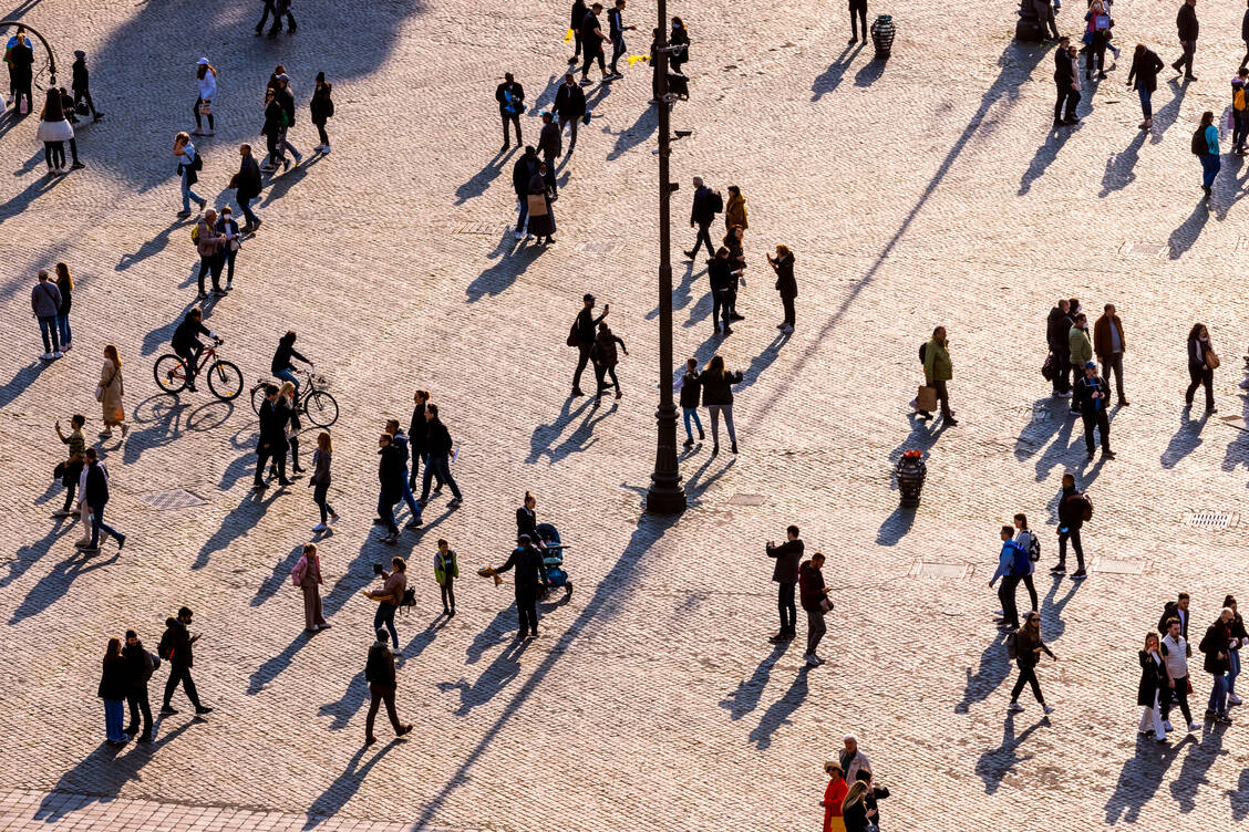 Die Immunität gegen SARS-CoV-2 ist in der deutschen Bevölkerung hoch. Noch ist unklar, wie gut sie gegen BA.2.86 hält, doch erste Abschätzungen sind positiv. / Foto: Getty Images/Alexander Spatari