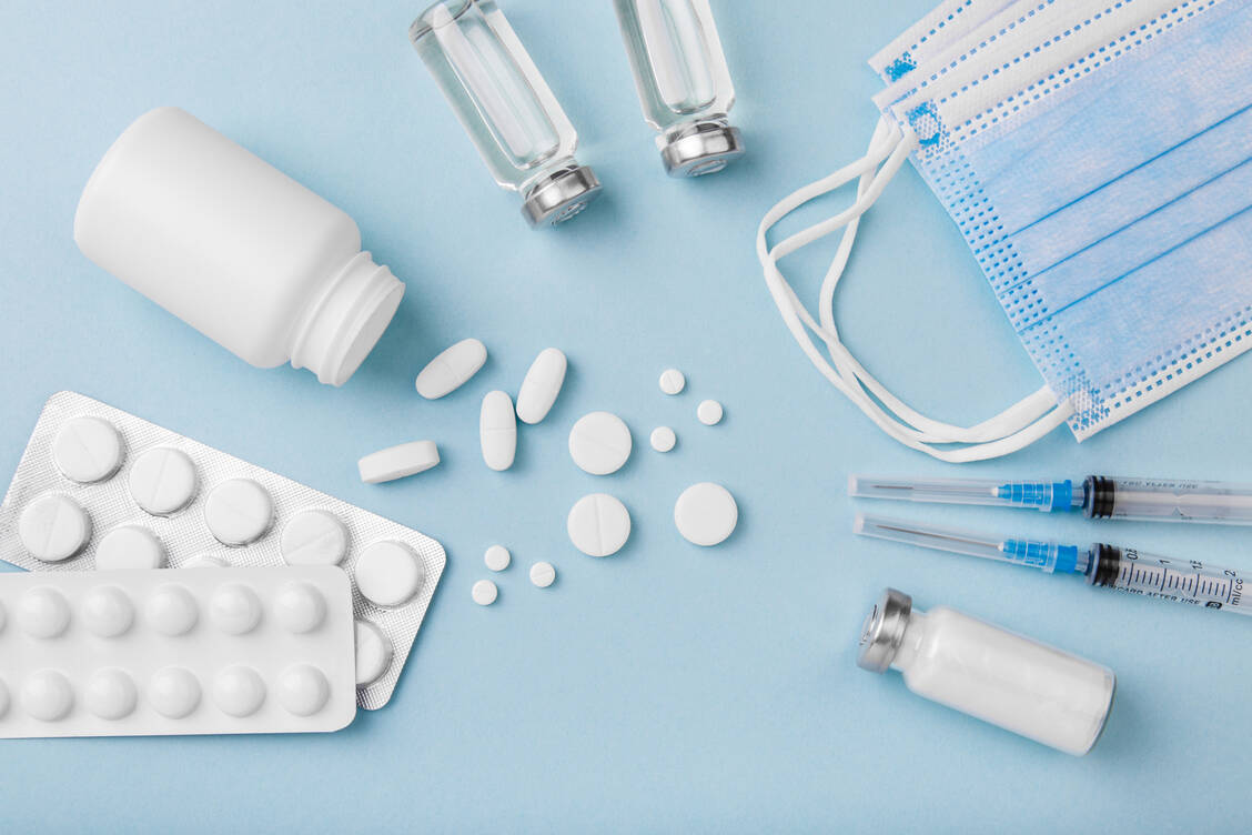 Weltweit werden alte und neue Substanzen auf Wirksamkeit bei Covid-19 getestet. PF-07321332 ist speziell zur Bekämpfung von SARS-CoV-2 entwickelt worden. / Foto: Adobe Stock/Olga Mishyna