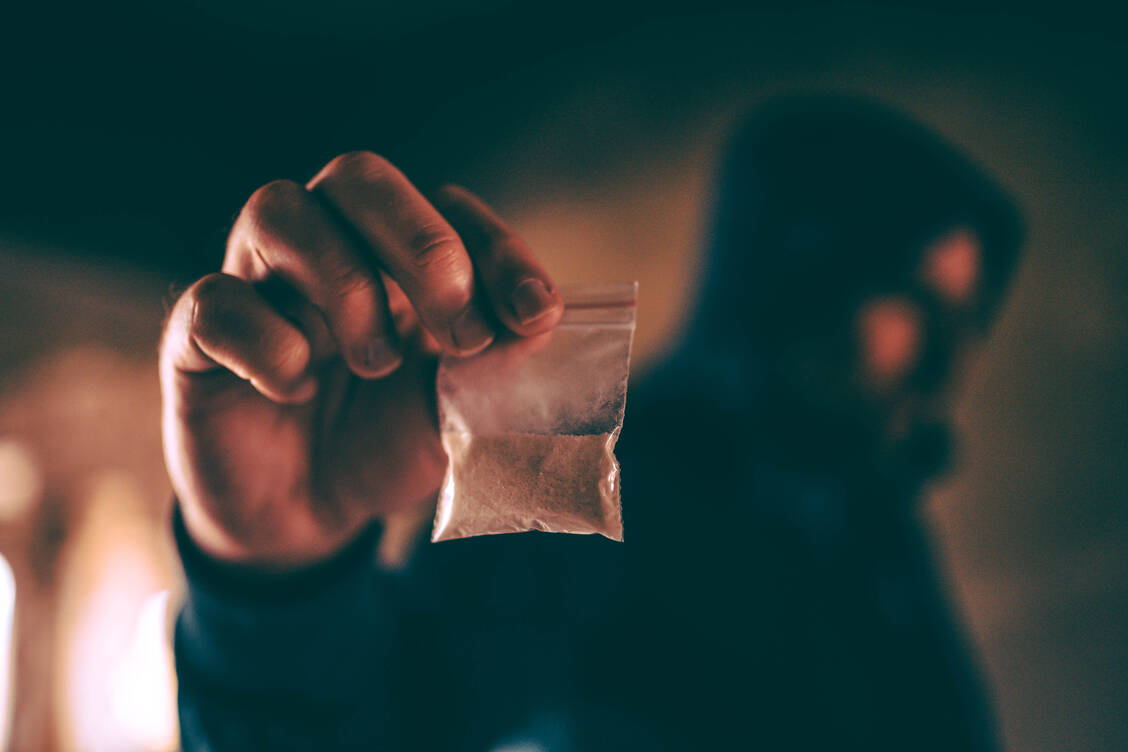 Hoch potente synthetische Opioide führen schnell zu einer Überdosis und sind mitunter Heroin beigemischt.  / Foto: Getty Images/Miljan Lakic