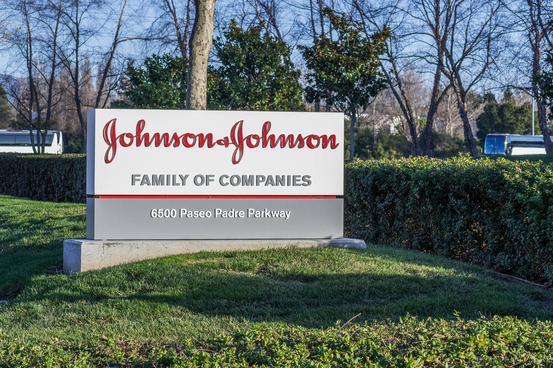 Der US-Pharmakonzern Johnson & Johnson will das Urteil anfechten.  / Foto: Adobe Stock/Andrei