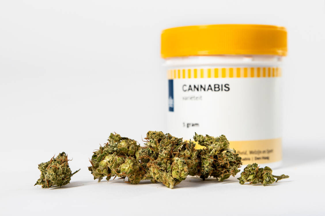 Die Arbeitspreise für medizinisches Cannabis im Bereich der Gesetzlichen Krankenversicherung werden nun über die Hilfstaxe geregelt. / Foto: ABDA