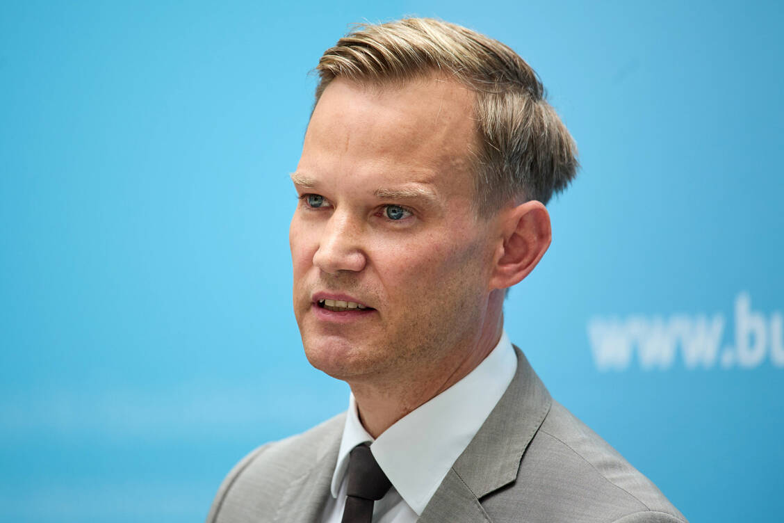 Die Jugend und Schwächsten müssten bei der Drogenprävention besonders im Blick sein, fordert der Bundesdrogenbeauftrage Hendrik Streeck. / © IMAGO/epd