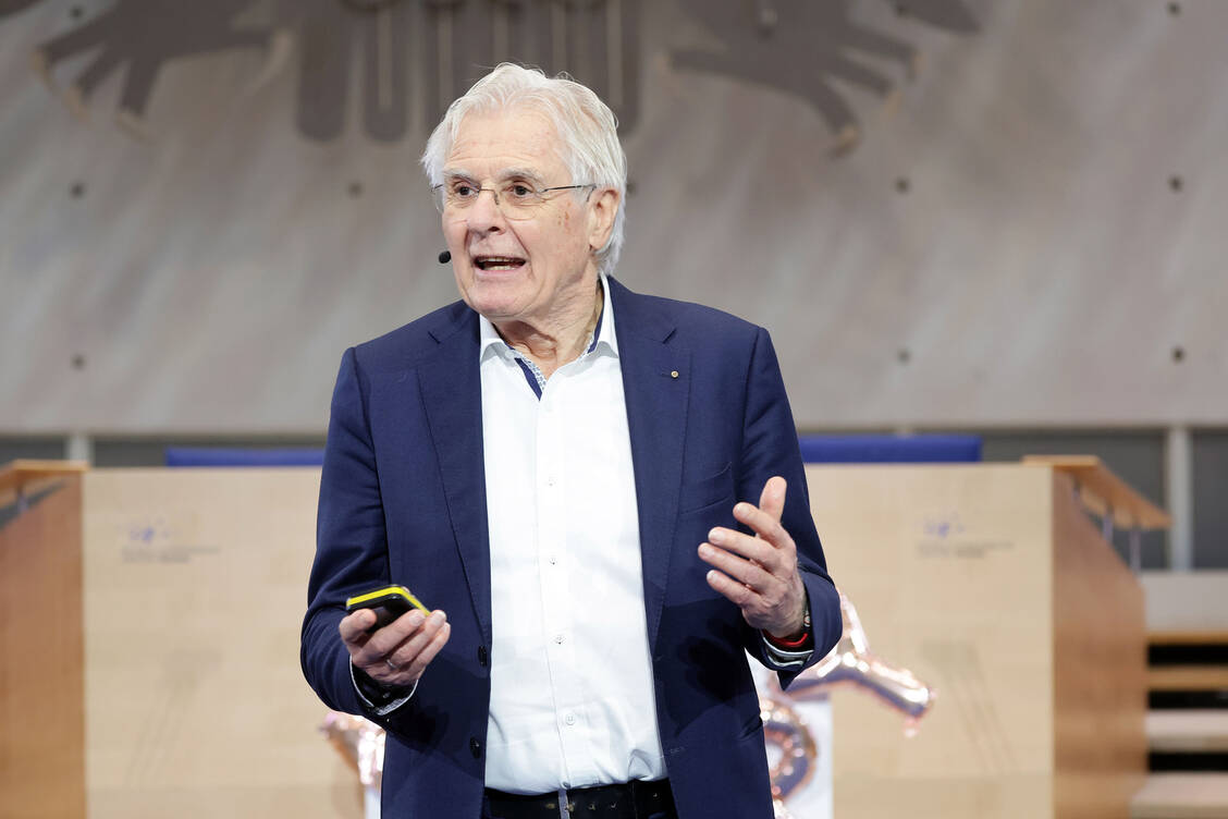 Professor Theo Dingermann referierte über die Entwicklung von Longevity. / © PZ/Alois Müller