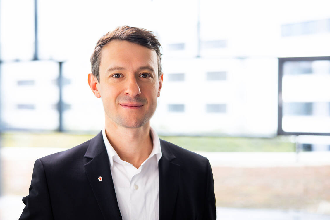 Philipp Wiesener ist Bundesbeauftragter zum Thema Katastrophenschutz beim Deutschen Roten Kreuz (DRK). / © Gero Breloer / DRK