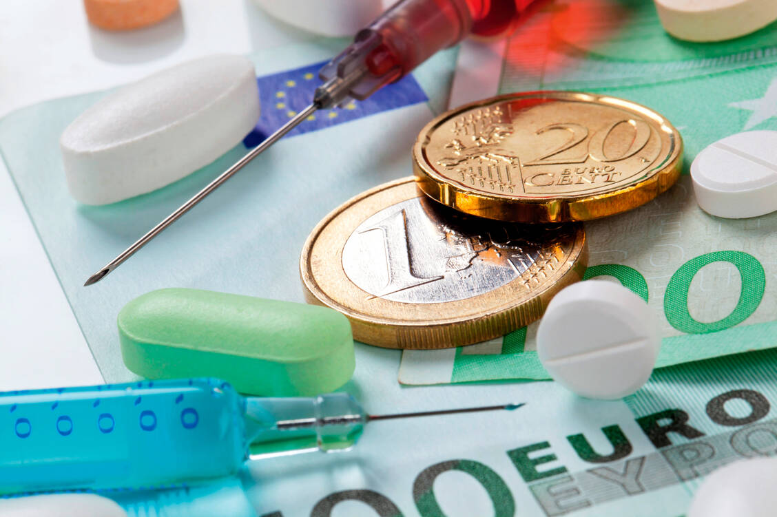 Die stark gestiegenen Ausgaben für Arzneimittel sind ein Grund für die Finanzierungsprobleme in der Gesetzlichen Krankenversicherung. / Foto: iStock/milanfoto