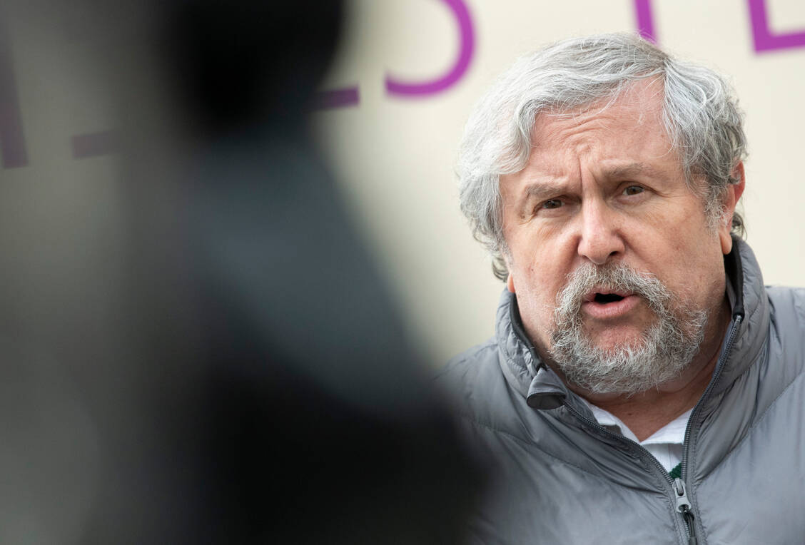 Der Vorstand der KV Hessen, Frank Dastych, fordert seine Mitglieder auf, mögliche Beratungsfehler der Apotheken zu dokumentieren und Rezeptsammelstellen in den Praxen aufzustellen, um die Apotheken zu umgehen. / Foto: Next Picture Alliance