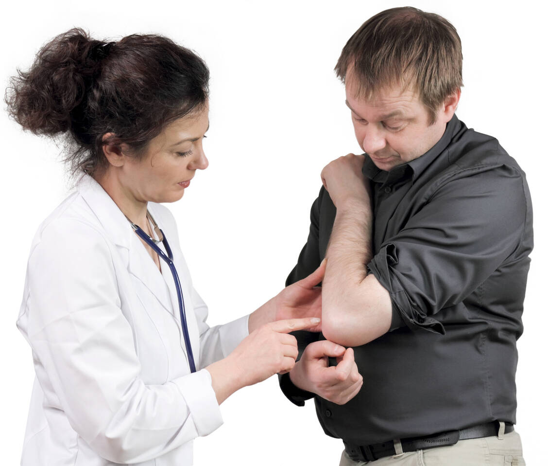 Schon bei kleinen Auffälligkeiten an Haut und Nägeln sollte der Diabetespatient einen Arzt aufsuchen. / Foto: Adobe Stock/ArTo