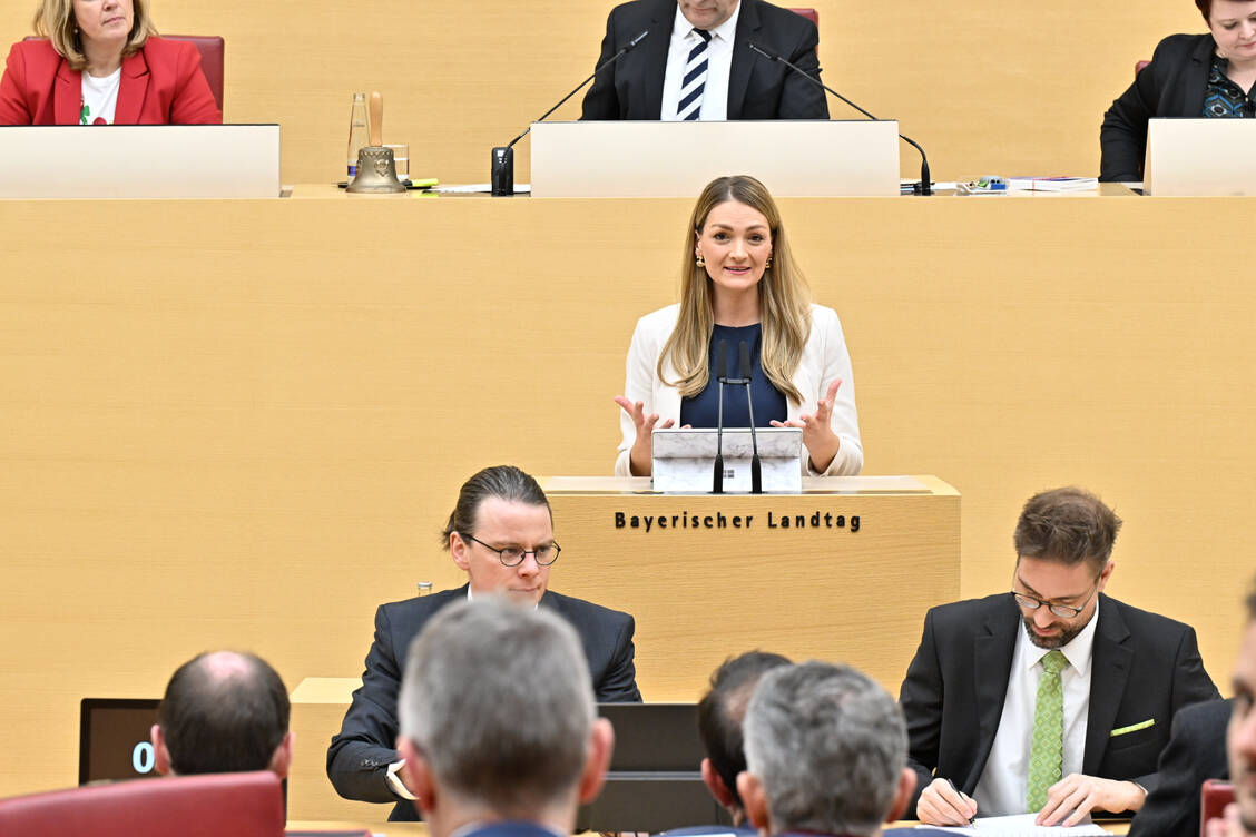»Mit jedem Tag, an dem Bundesminister Lauterbach die Vorschläge der Länder nicht aufgreift und endlich Regelungen vorantreibt, steigt der Anteil der investorengetragenen Versorgungszentren an den MVZ«, sagt Bayerns Gesundheitsministerin Judith Gerlach (CSU). / Foto: Bildarchiv Bayerischer Landtag, Rolf Poss