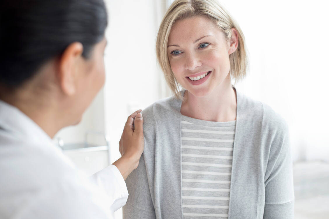 Rheuma-Patientinnen sollten sich frühzeitig an einen Facharzt wenden, um möglichst vor der Schwangerschaft  einen Behandlungs-»Fahrplan« zu entwickeln, rät die Deutsche Gesellschaft für Rheumatologie (DGRh). / Foto: Getty Images/Science Photo Library