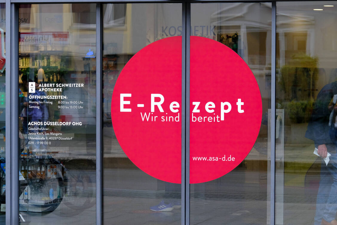 Die Gedisa meldet, dass die Millionenmarke bei E-Rezepten über die eigene App und Partner-Apps geknackt sei.  / © IMAGO/Michael Gstettenbauer