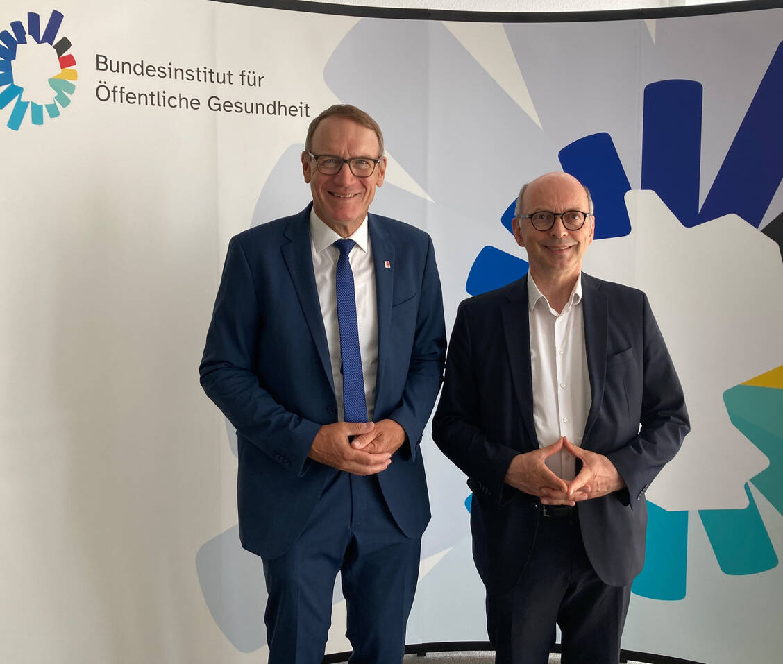 ABDA-Präsident Thomas Preis (links) und Dr. Johannes Nießen, Kommissarischer Leiter des BIÖG / © BIÖG