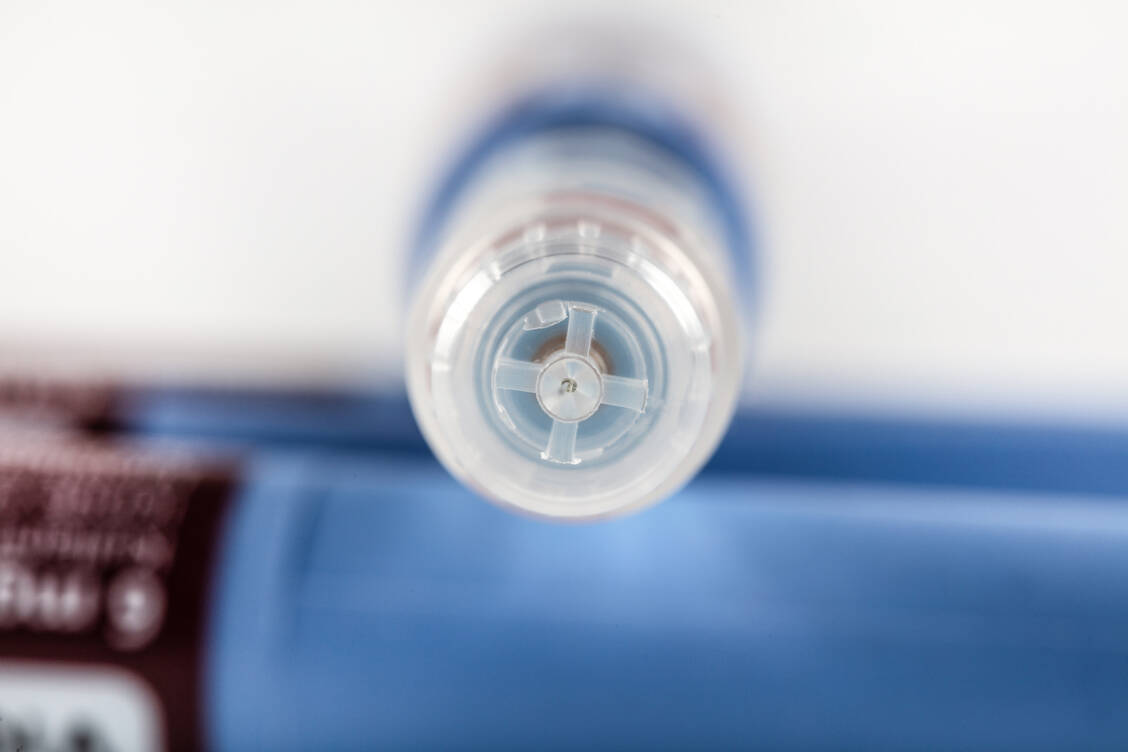 Liraglutid ist ein Biologikum, das parenteral gegeben werden muss. Es wird einmal täglich gespritzt, in der Regel vom Patienten selbst. / Foto: Adobe Stock/mehmet