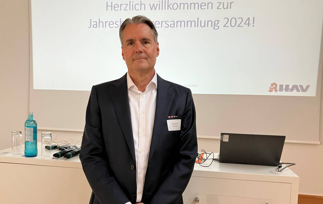 »Wir fordern Sie eindringlich auf, unverzüglich zielführende Maßnahmen zu ergreifen, um die flächendeckende und kontinuierliche Versorgung der Bevölkerung sicherzustellen« – HAV-Chef Holger Seyfarth dringt auf Nachbesserungen beim ALBVVG. / Foto: PZ/Dölger
