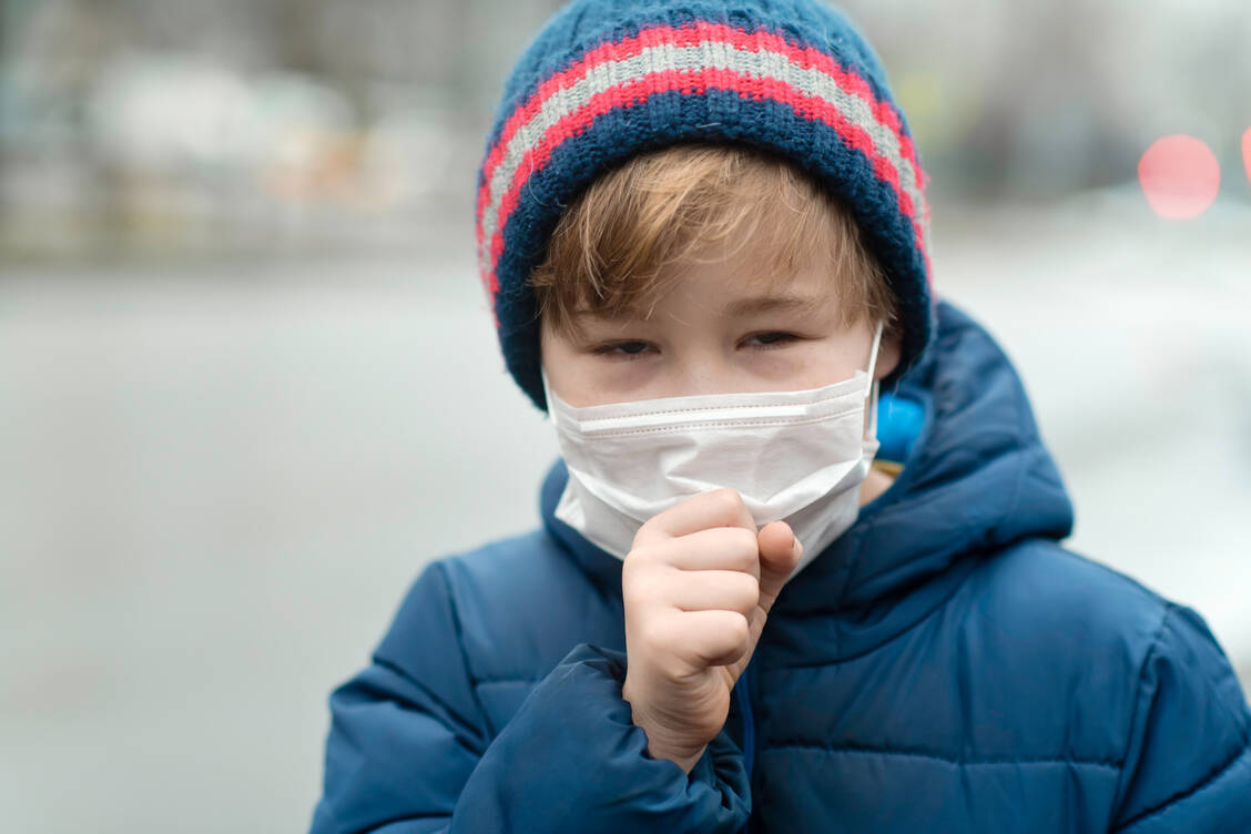 Kinderlungen leiden länger: Feinstaub verursacht möglicher Weise Dekaden später ernsthafte Erkrankungen. / © Getty Images/Maria Pavlova