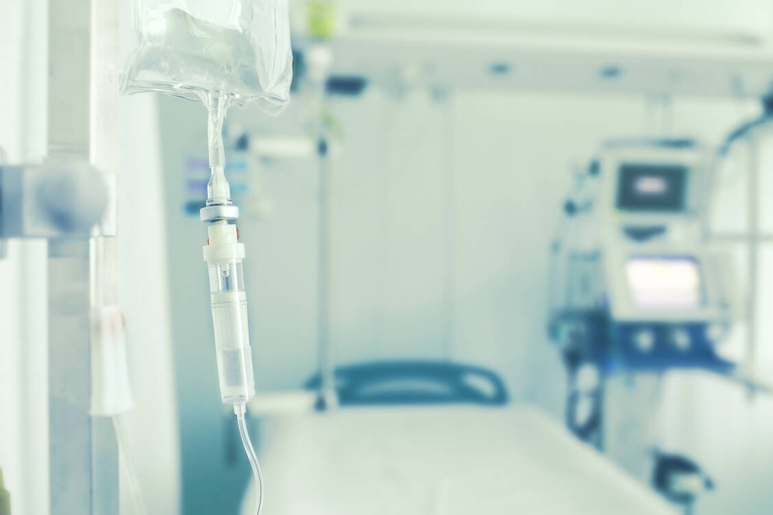 Noch ist es auf den deutschen Intensivstationen erfreulich leer. Derzeit liegt die Sterblichkeit im Zusammenhang mit einer Corona-Infektion deutlich unter 1 Prozent. / Foto: Adobe Stock/sudok1