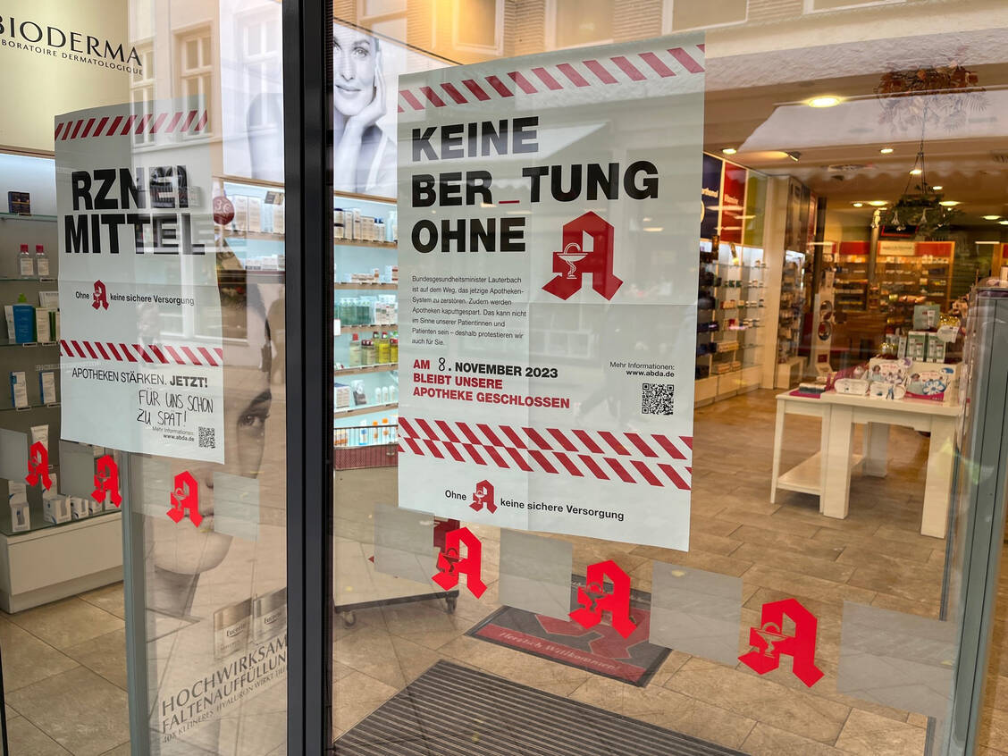 Wie hier in Schwerin dürften am 29. November auch in der Region Ost die Offizinen größtenteils geschlossen bleiben. Dann ist eine Großkundgebung der Apothekerschaft in Dresden geplant. / Foto: PZ/Müller
