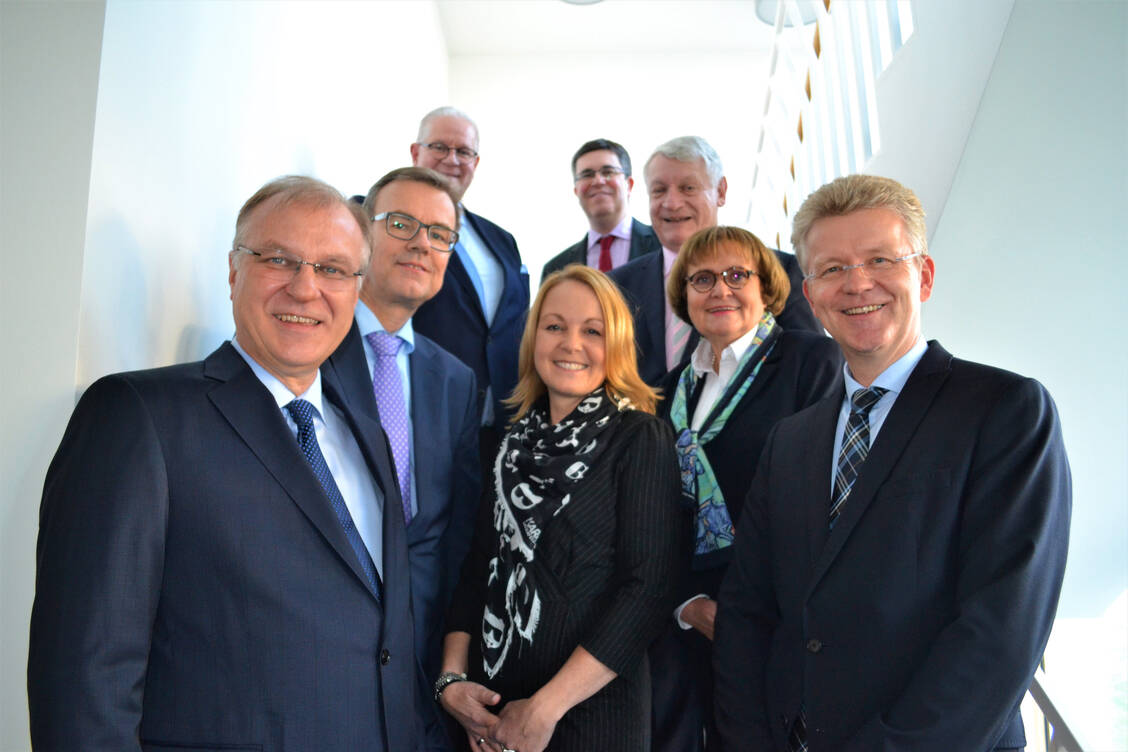 Der Vorstand des Apothekerverbands Westfalen-Lippe: Dr. Klaus Michels, Dr. Olaf Elsner, Johannes Hermes, Manuela Schier, Jörg Pesch, Gerhard Daniel, Elke Balkau und Thomas Rochell (v.l.) / Foto: AVWL