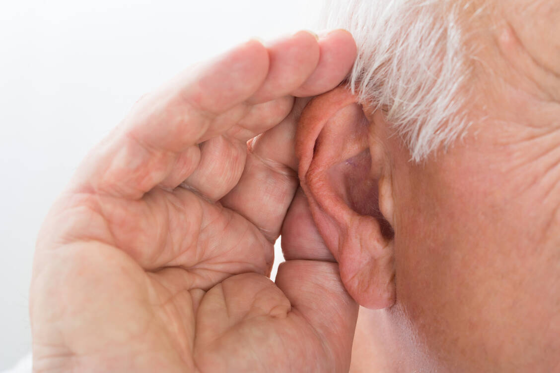 Einige Arzneistoffe können das Hörvermögen beeinträchtigen – manche sogar irreversibel. / Foto: Shutterstock/Andrey_Popov