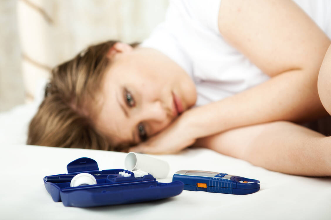 Wenn Typ-1-Diabetiker depressive Symptome zeigen, könnte es an einer Hashimoto-Thyreoiditis liegen. Frauen sind häufiger betroffen als Männer. / Foto: Adobe Stock/AlexanderNovikov