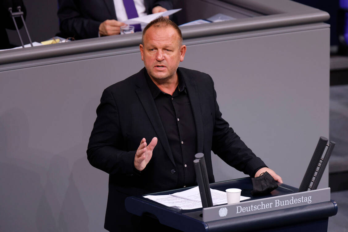 Kay-Uwe Ziegler bei einer Rede im Bundestag. / Foto: imago images/Future Image