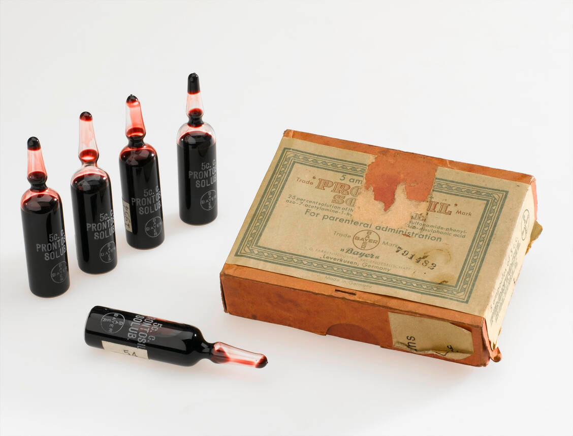 In den 1936 brachte Bayer mit Prontosil das erste Sulfonamid auf den Markt. Für die Entdeckung der antibakteriellen Eigenschaften dieser Stoffgruppe wurde ein deutscher Arzt mit dem Medizin-Nobelpreis ausgezeichnet. / Foto: Science Museum, London