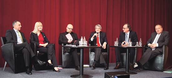 Was erwartet die Apotheker in der Zukunft? Darüber diskutierten Dr. Carl-Heinz Müller, Claudia Korf, Thomas Bellartz (Moderation), Dr. Ulrich Orlowski, Professor Dr. Bertram Häussler und Fritz Becker (von links).